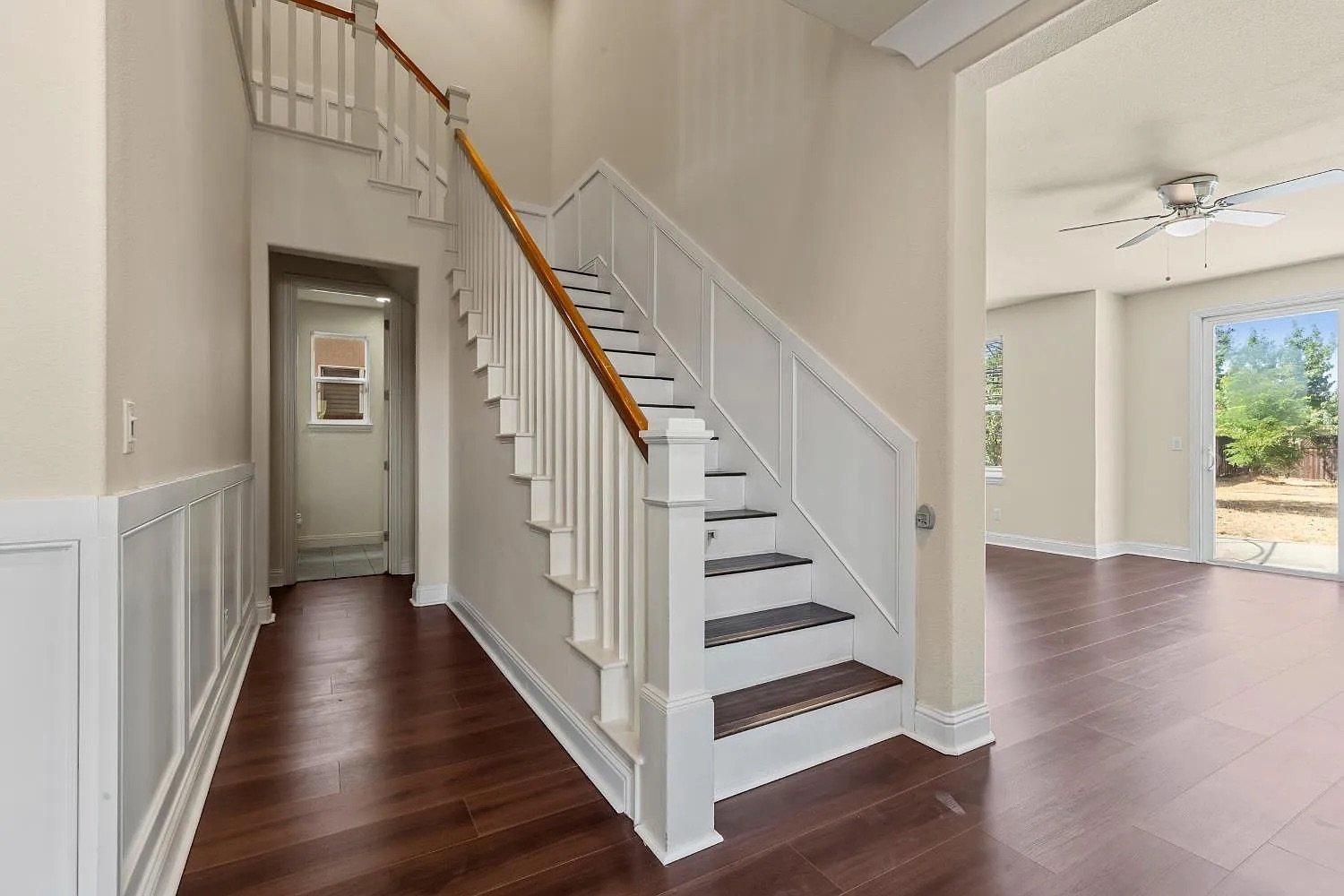 Grand Foyer & Staircase