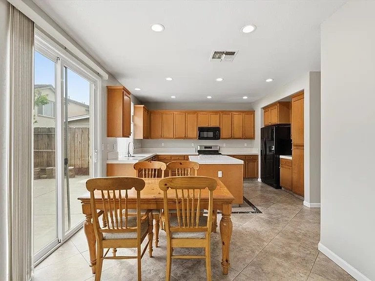 Kitchen & Breakfast Nook