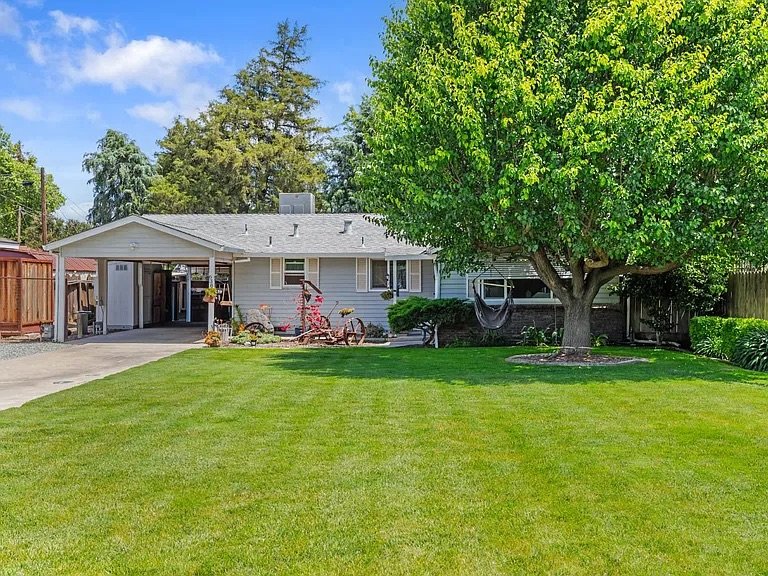 638 Orange Ave Ripon CA - Front Exterior
