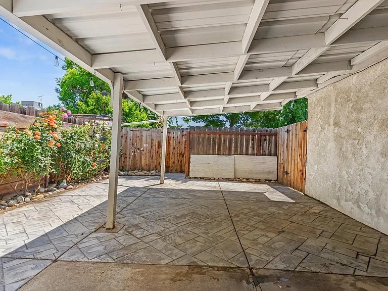 Covered patio with stamped concrete
