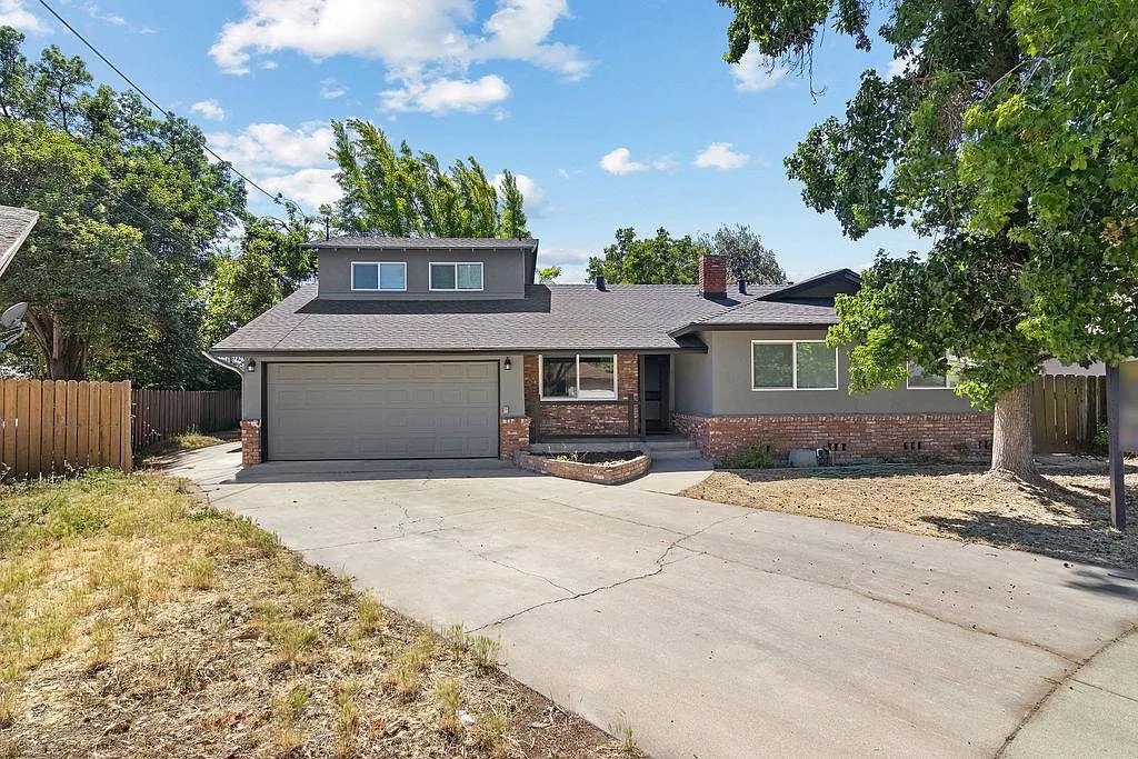 Front Exterior 909 Malibu Ct